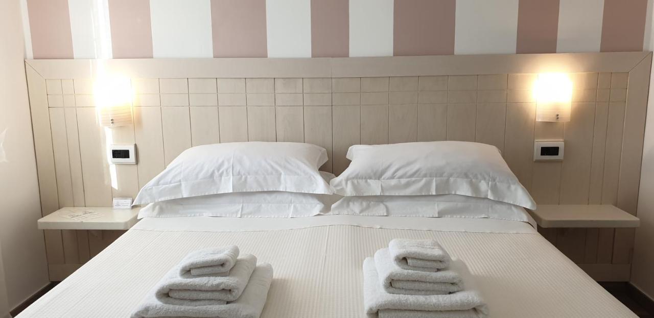 Le Camere Di Libero E Roberta Parghelia Buitenkant foto